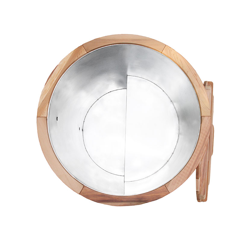 Egurrezko bainuontzi hotza