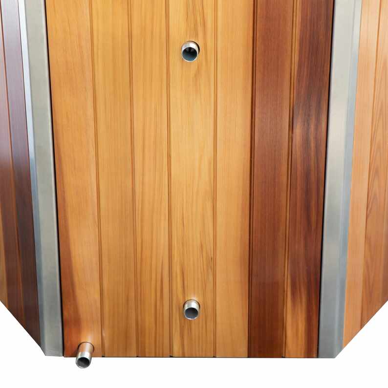 Cedar Cold Plunge Tuba Sarbide Urratsarekin