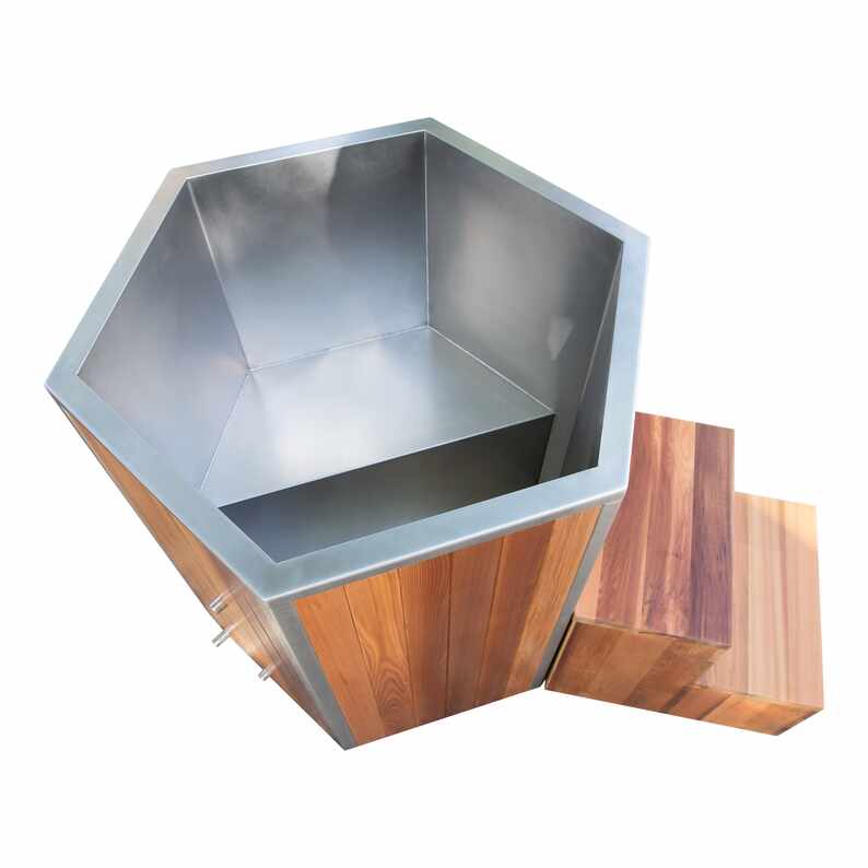 Cedar Cold Plunge Tuba Sarbide Urratsarekin