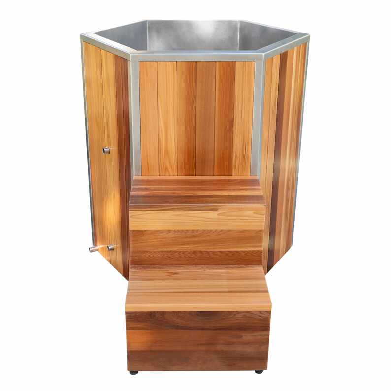 Cedar Cold Plunge Tuba Sarbide Urratsarekin
